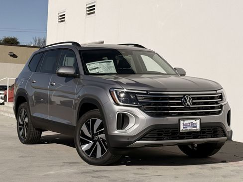 New 2026 Volkswagen Atlas SE image 2