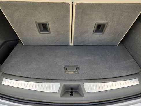 Used 2025 Cadillac XT6 Premium Luxury w/ Technology Package image 35