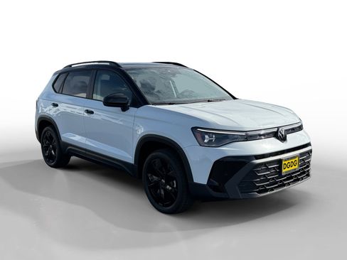 New 2026 Volkswagen Taos SE FWD image 7
