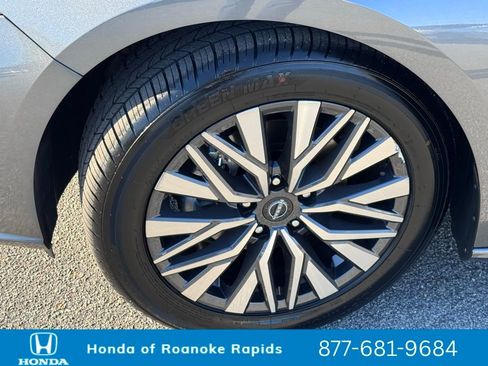 Used 2024 Nissan Altima 2.5 SV image 32