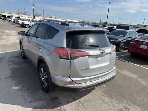 Used 2017 Toyota RAV4 LE w/ Carpet Mat Package image 15