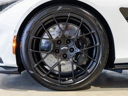 Used 2025 Aston Martin Vanquish RWD image 22