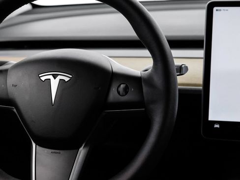 Used 2022 Tesla Model Y Long Range AWD/4WD image 18