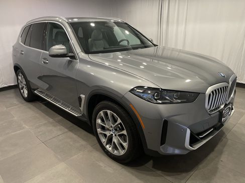 Used 2025 BMW X5 xDrive50e w/ Premium Package image 3