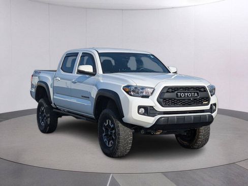 Used 2019 Toyota Tacoma TRD Off-Road AWD/4WD image 7
