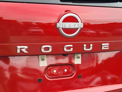 Used 2023 Nissan Rogue S image 16