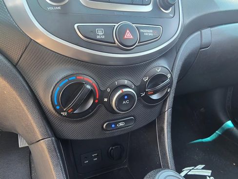 Used 2017 Hyundai Accent SE FWD image 20
