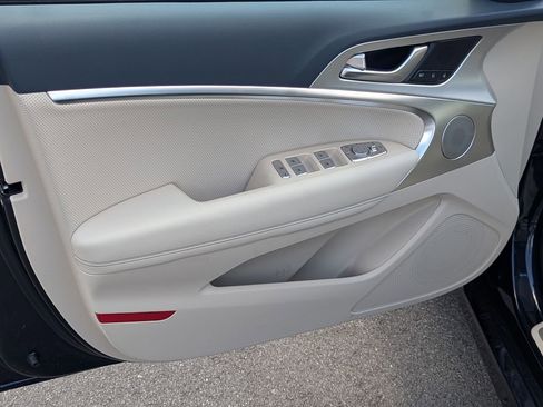 Used 2026 Genesis G70 2.5T Prestige image 10