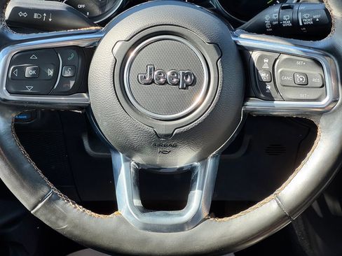 Used 2022 Jeep Wrangler Unlimited Sahara AWD/4WD image 22