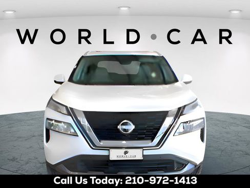 Used 2023 Nissan Rogue SL w/ SL Premium Package image 2