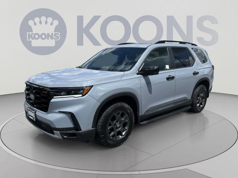 Used 2024 Honda Pilot TrailSport image 1