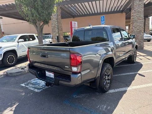 Certified 2022 Toyota Tacoma SR5 AWD/4WD image 7
