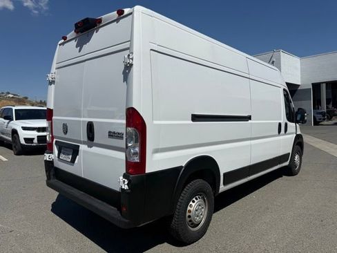 Used 2025 RAM ProMaster 2500 w/ Convenience Group FWD image 3