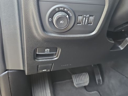 Used 2024 Jeep Grand Cherokee Limited AWD/4WD image 23