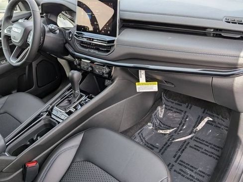 New 2026 Jeep Compass Latitude AWD/4WD image 34