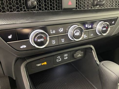 Certified 2025 Honda CR-V EX image 9