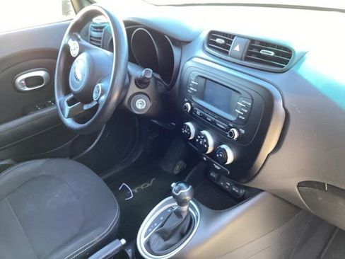 Used 2015 Kia Soul FWD image 19