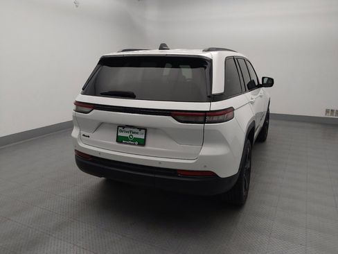 Used 2023 Jeep Grand Cherokee Altitude AWD/4WD image 7