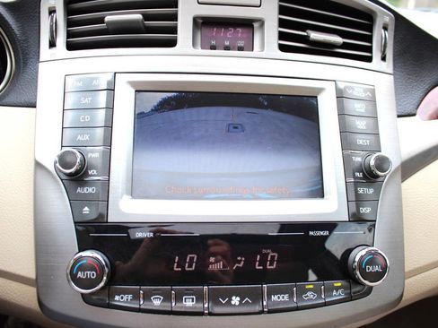 Used 2011 Toyota Avalon Limited FWD image 9