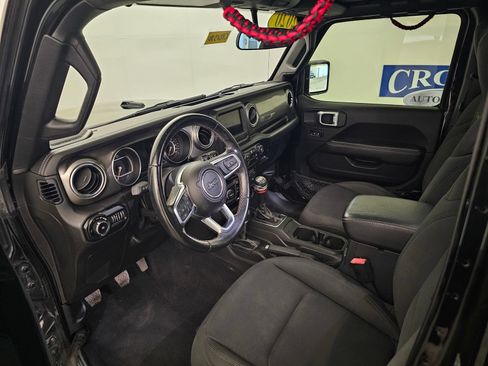 Used 2020 Jeep Wrangler Unlimited Sahara AWD/4WD image 3