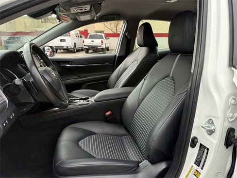 Used 2022 Toyota Corolla LE image 25