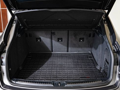 Certified 2018 Porsche Macan image 23