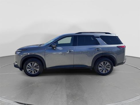 Used 2025 Nissan Pathfinder SV AWD/4WD image 2