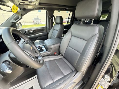 Used 2025 Chevrolet Suburban LT w/ Comfort Package AWD/4WD image 24