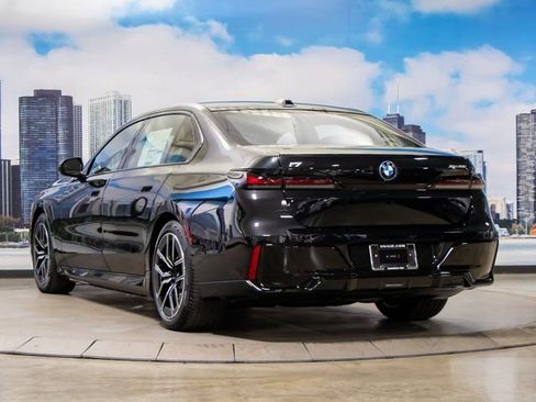 Used 2025 BMW i7 xDrive60 image 9