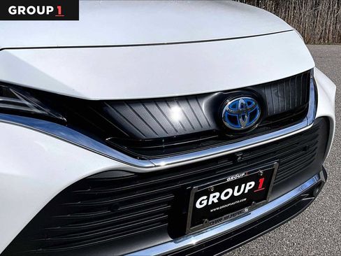 Used 2023 Toyota Venza Limited image 32