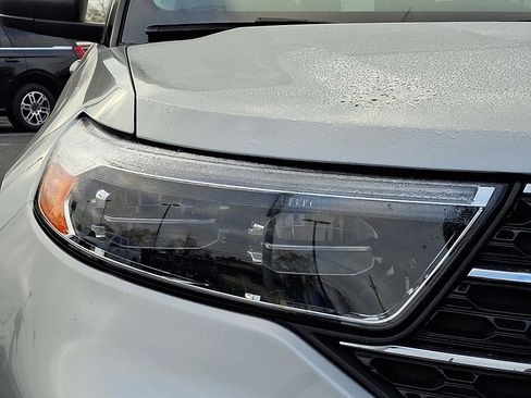 Certified 2023 Ford Explorer XLT image 9