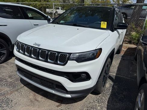 Used 2023 Jeep Compass Limited AWD/4WD image 1