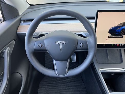 Used 2022 Tesla Model Y Performance AWD/4WD image 18