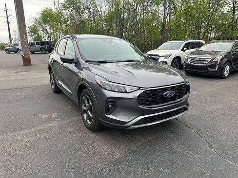 Used 2023 Ford Escape ST-Line Select w/ Tech Pack #2 AWD/4WD image 3
