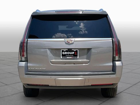 Used 2019 Cadillac Escalade ESV Luxury AWD/4WD image 5