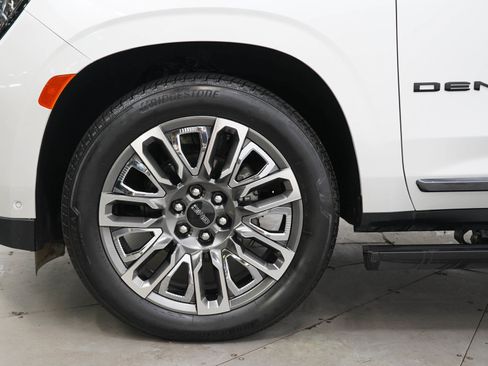 Used 2024 GMC Yukon XL Denali Ultimate AWD/4WD image 34