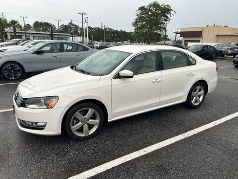 Used 2015 Volkswagen Passat 1.8T Limited Edition FWD image 4