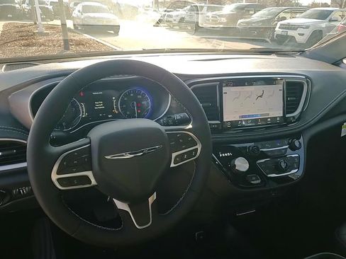 New 2026 Chrysler Pacifica Select image 20
