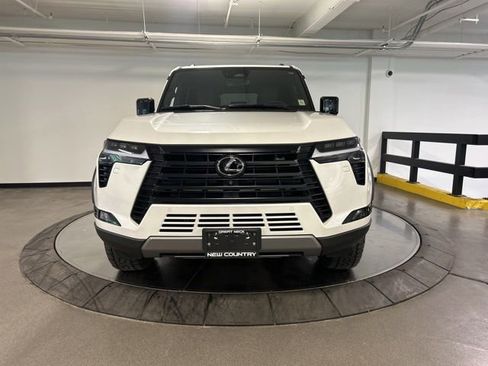 Used 2024 Lexus GX 550 AWD/4WD image 3
