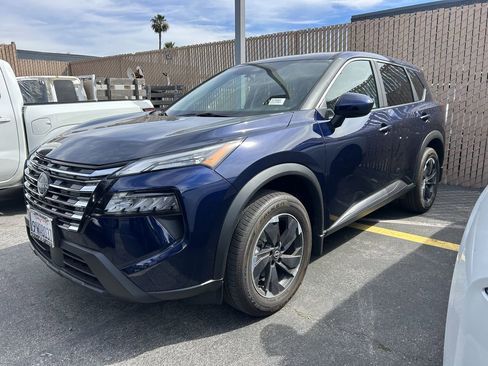 Certified 2026 Nissan Rogue SV image 8