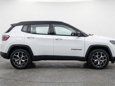 Used 2025 Jeep Compass Limited AWD/4WD image 11