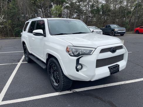 Used 2017 Toyota 4Runner SR5 Premium image 1
