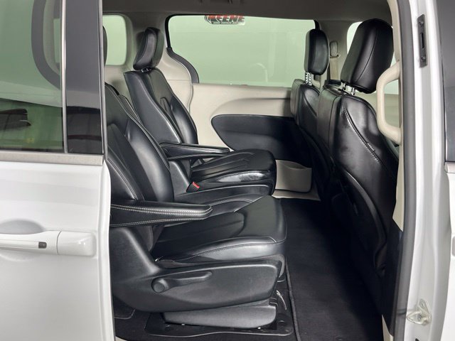 Used 2023 Chrysler Pacifica Touring-L FWD image 27