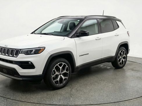 Used 2025 Jeep Compass Limited AWD/4WD image 3