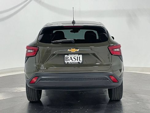 Used 2024 Chevrolet Trax LS FWD image 12