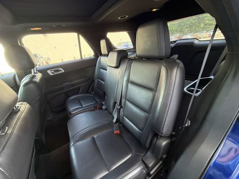 Used 2015 Ford Explorer XLT w/ Equipment Group 202B AWD/4WD image 25