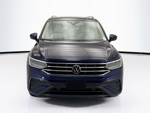 Certified 2023 Volkswagen Tiguan SE w/ Panoramic Sunroof Package image 2