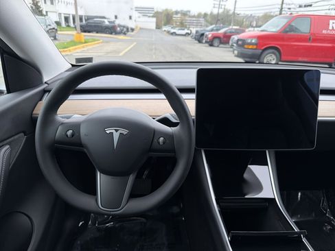 Used 2021 Tesla Model Y Long Range image 16