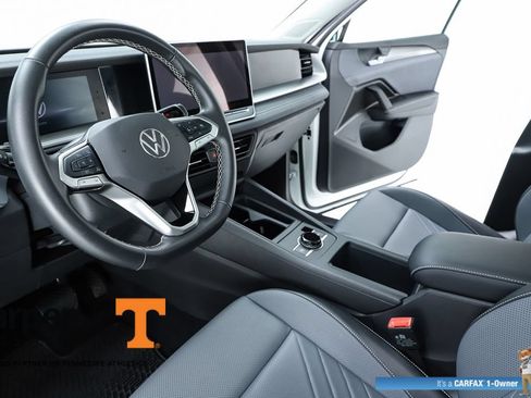Used 2025 Volkswagen Tiguan SE w/ Panoramic Sunroof Package AWD/4WD image 58