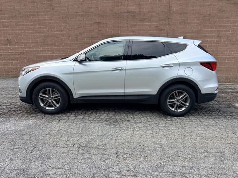 Used 2017 Hyundai Santa Fe Sport AWD/4WD image 2